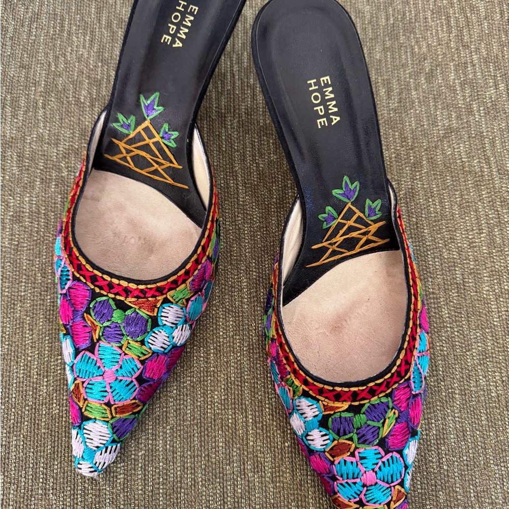 EMMA HOPE ITALY Hand Sewn
Embroidered Pointed Kitten Heel Mule Shoes